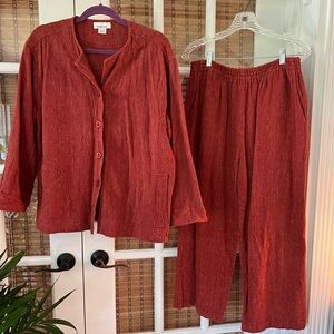 Women’s 2 pc set. 100% cotton. Made in India. Top and pants set. Size Large.